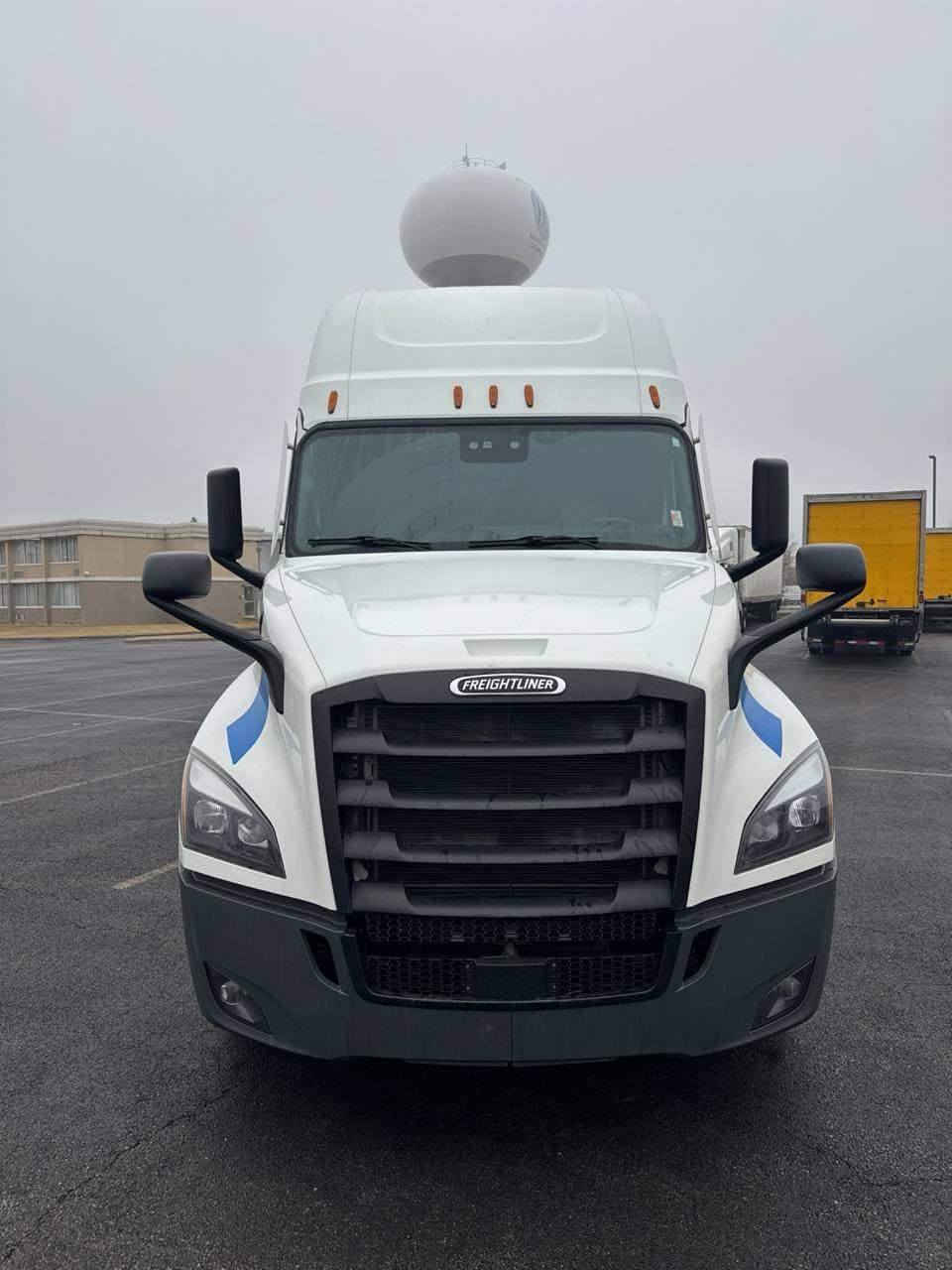 2022 Freightliner Cascadia 126 image 2