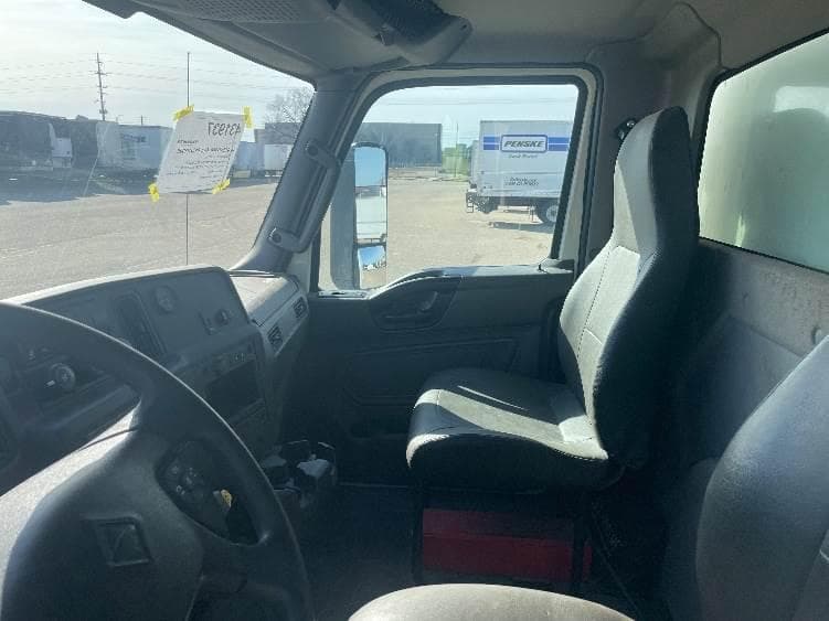 2022 International MV607 Box Truck - 240HP, 6 Speed Automatic, Roll up Door image 15