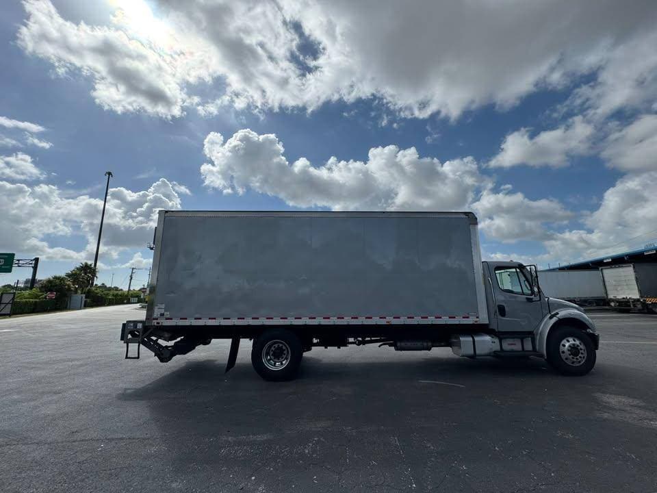 2017 Freightliner M2 image 5