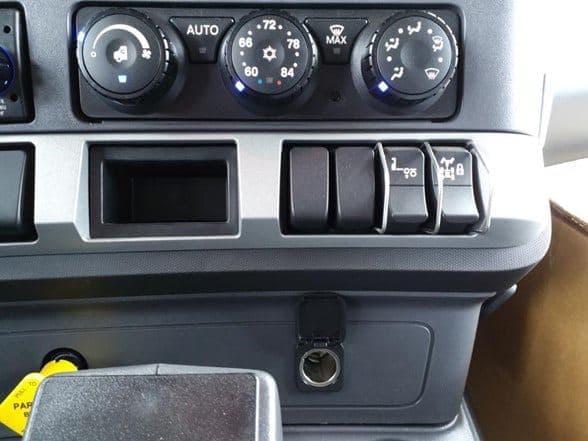 2026 Kenworth T880 image 21