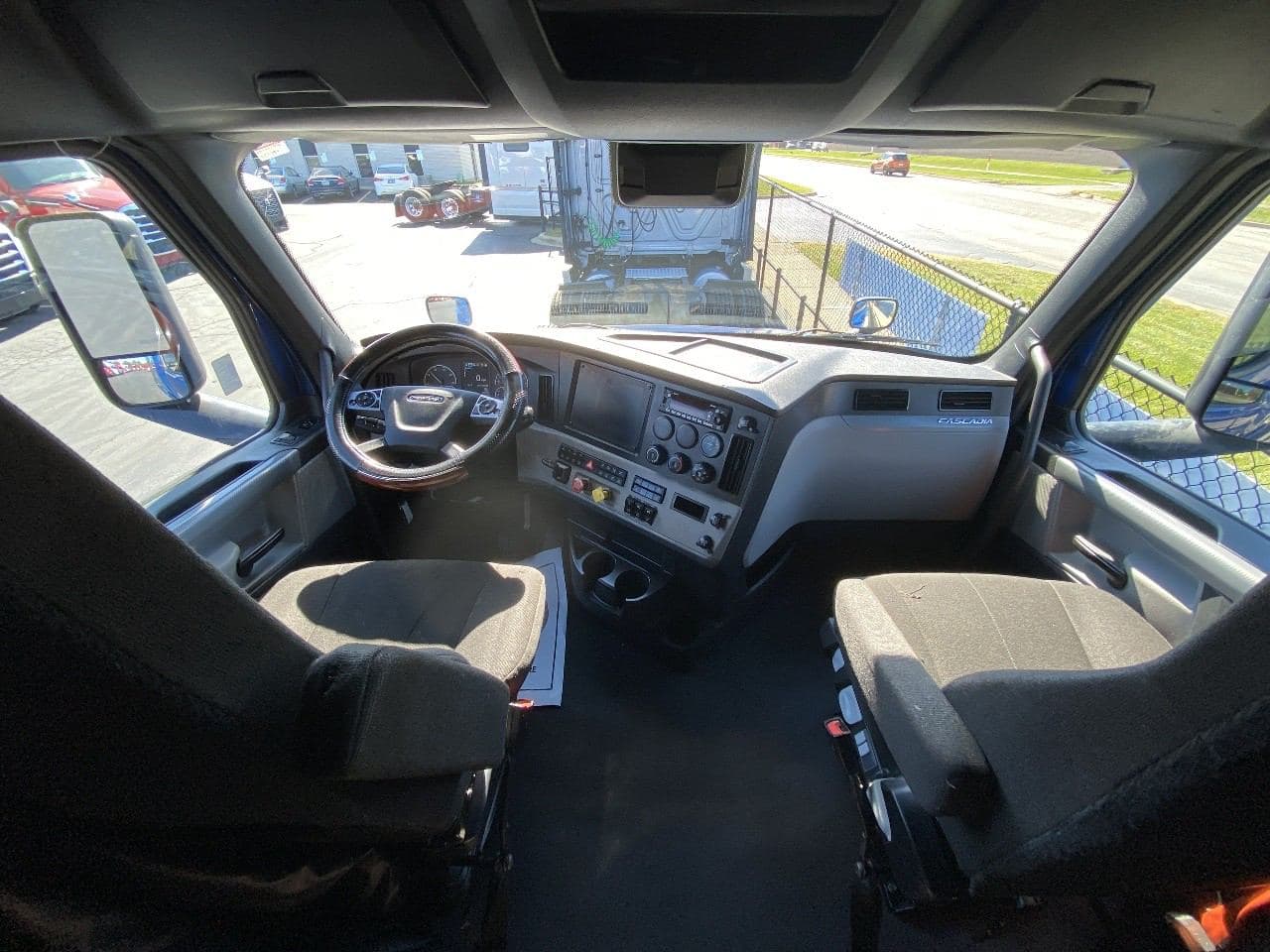 2022 Freightliner Cascadia image 14