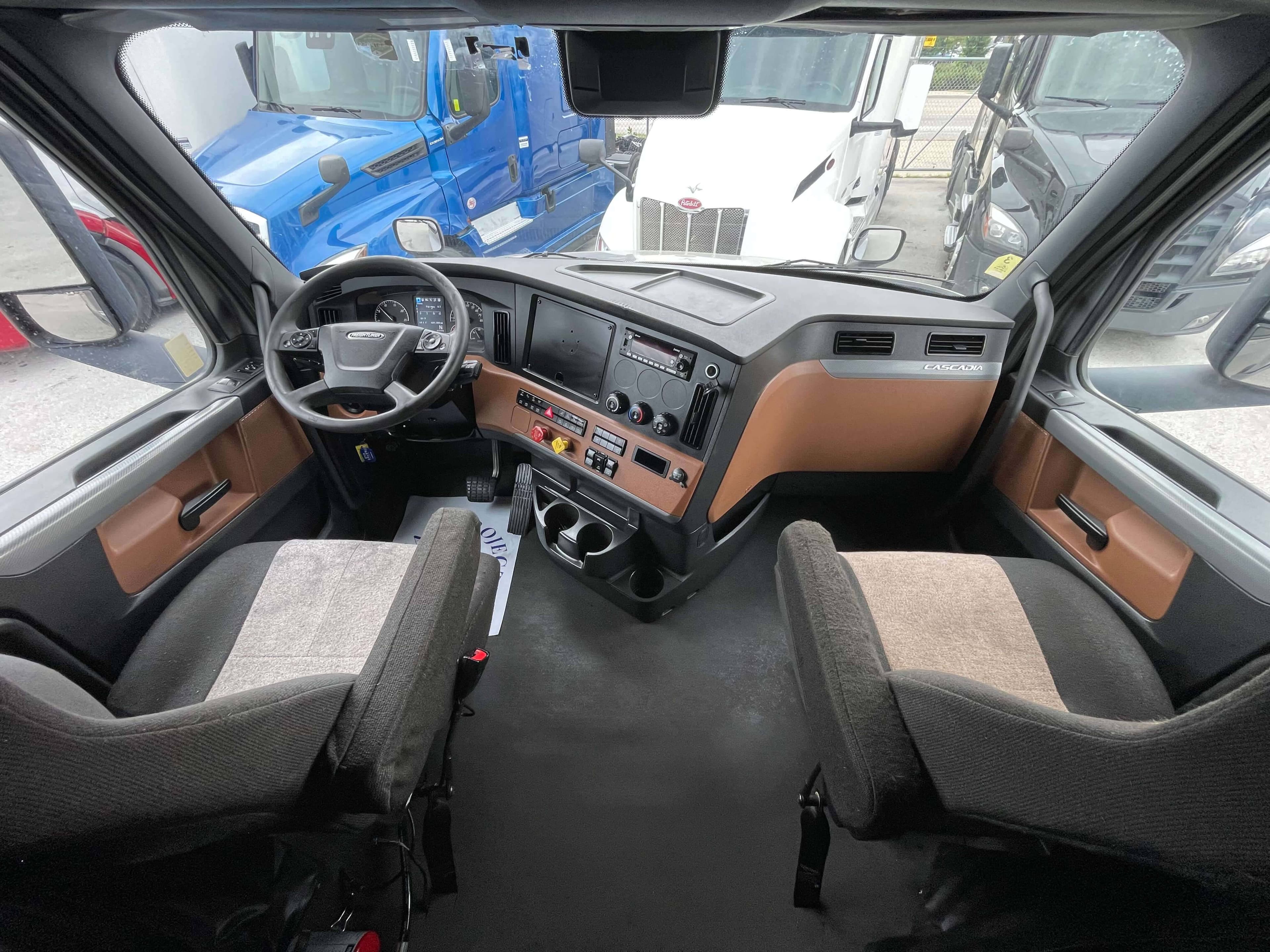 2022 Freightliner Cascadia 126 image 17