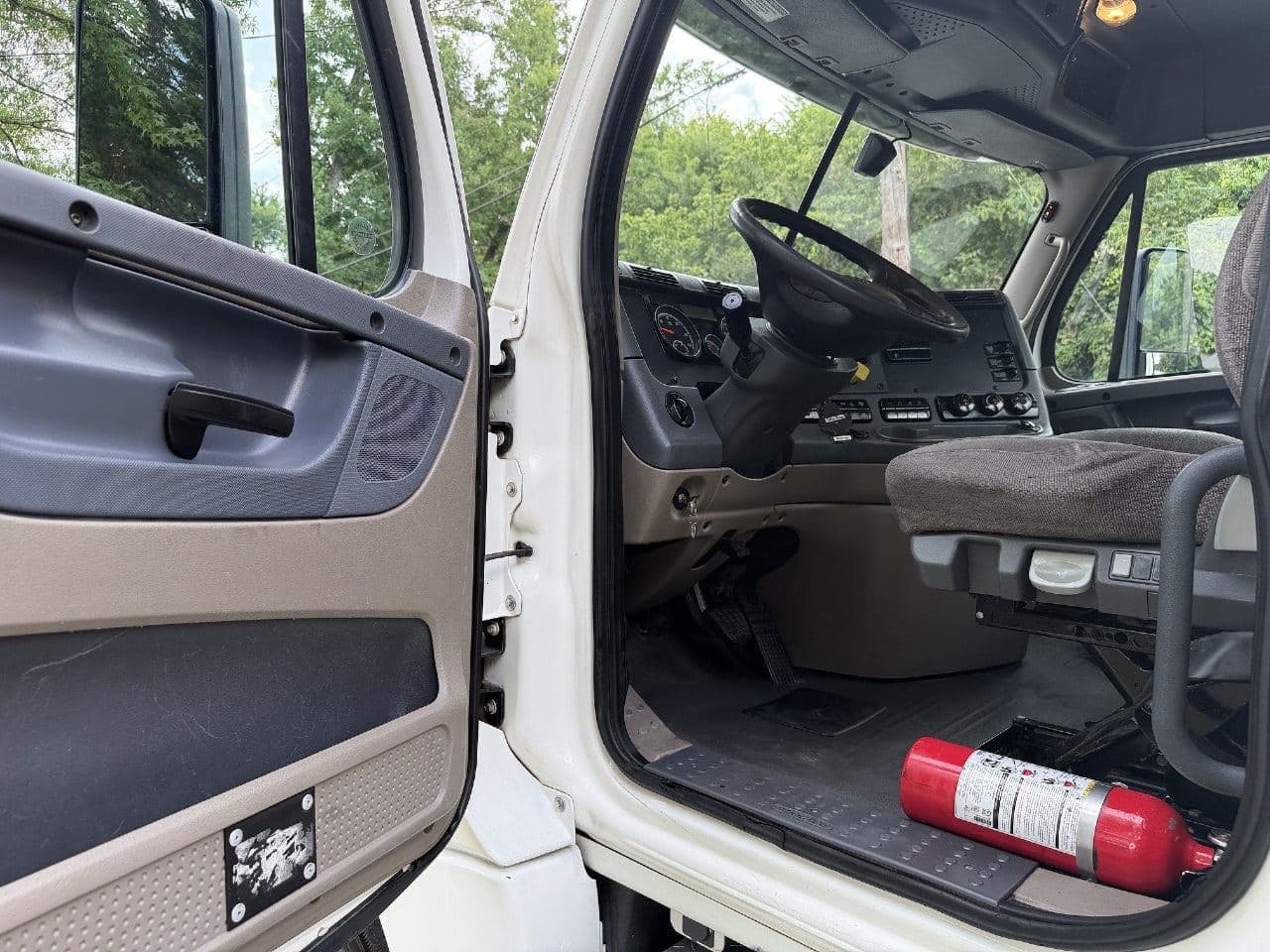 2018 Freightliner Cascadia 125 image 15