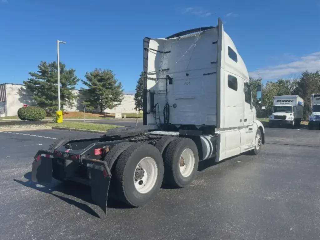 2022 Volvo VNL image 4