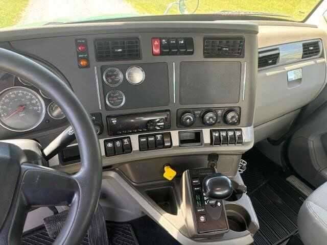 2019 Kenworth T880 image 12