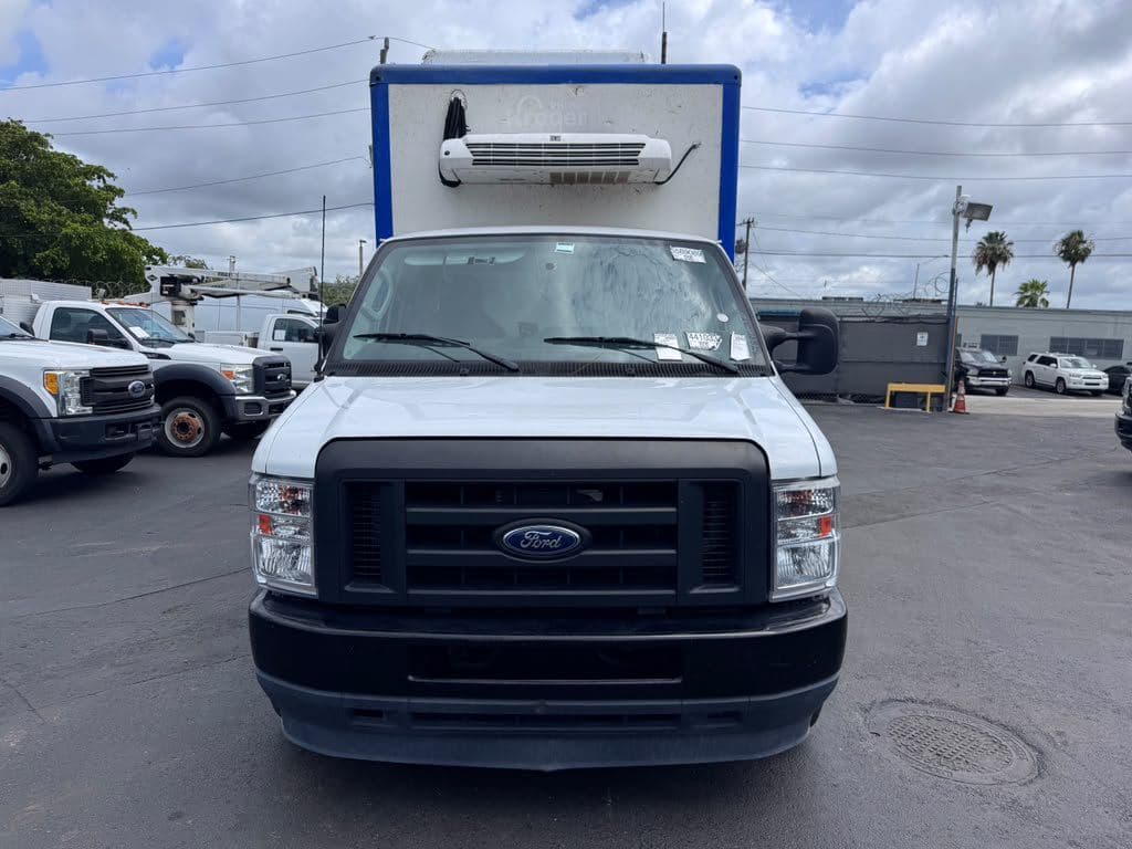 2024 Ford E350 Cutaway image 2