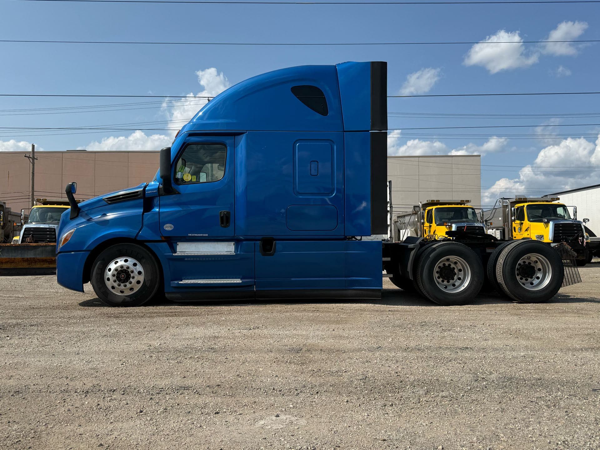2022 Freightliner - 448k - 14k Hours - 455 HP - Swift Fleet! image 5