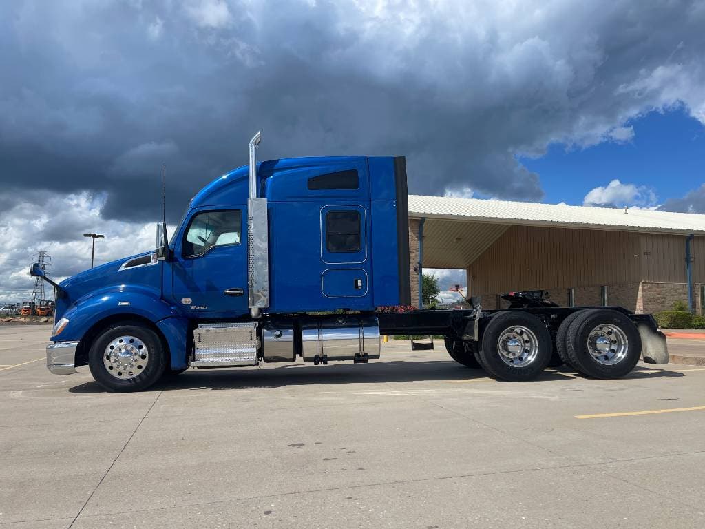 2021 Kenworth T680 image 4
