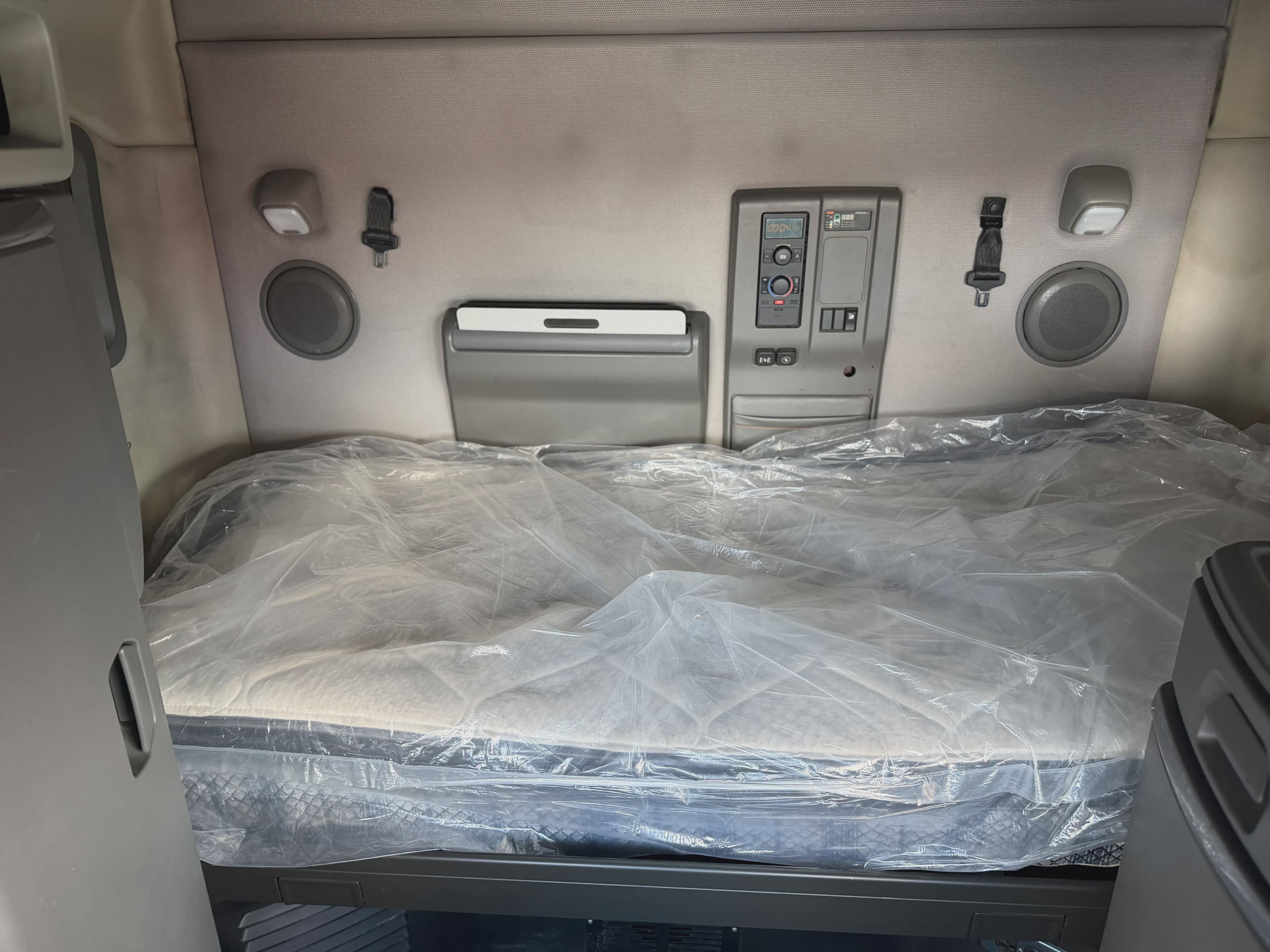 2019 Volvo VNL64T740 image 6