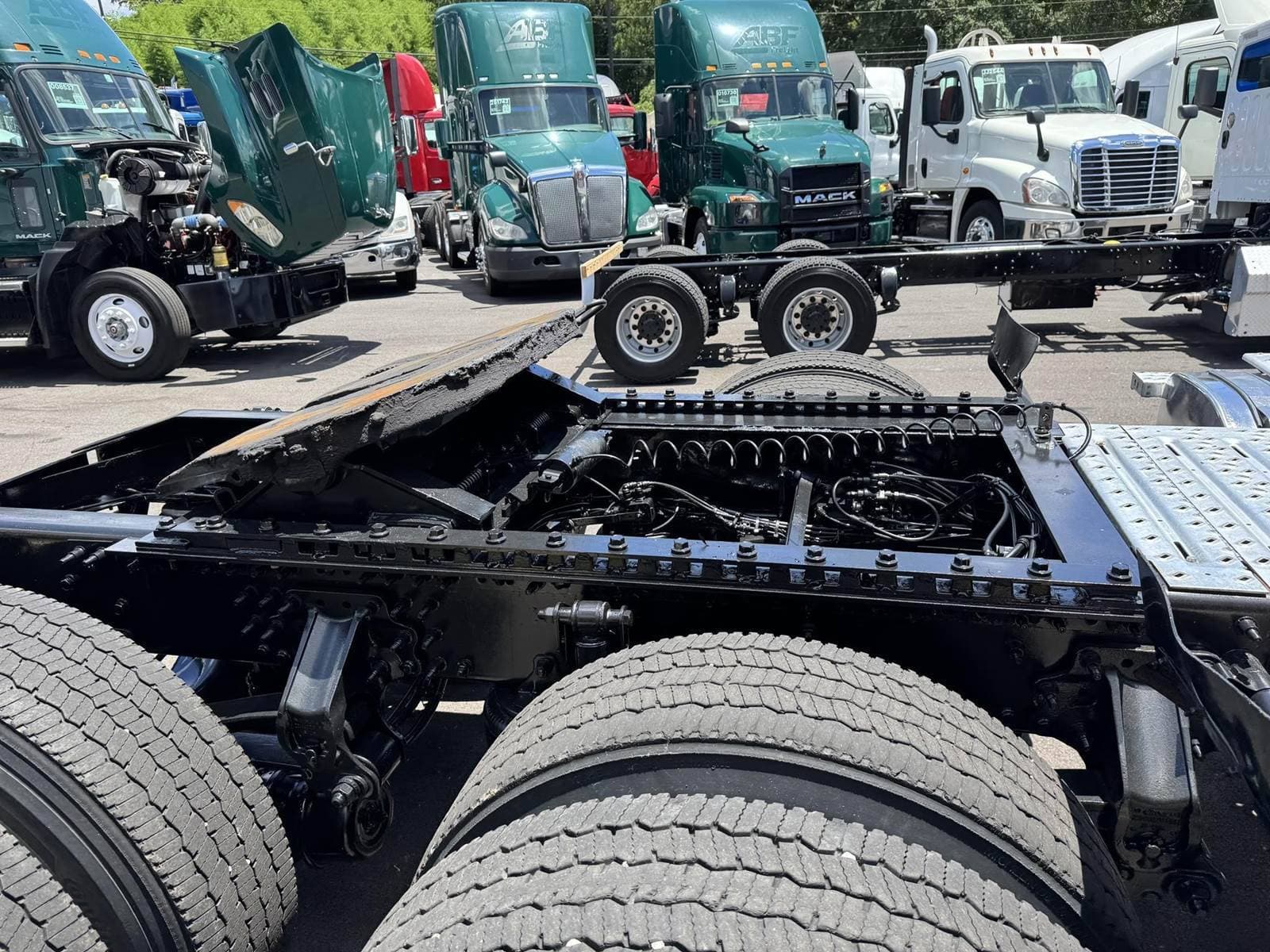 2020 Mack Anthem 64T Sleeper Semi Truck - MP8 415HP image 9