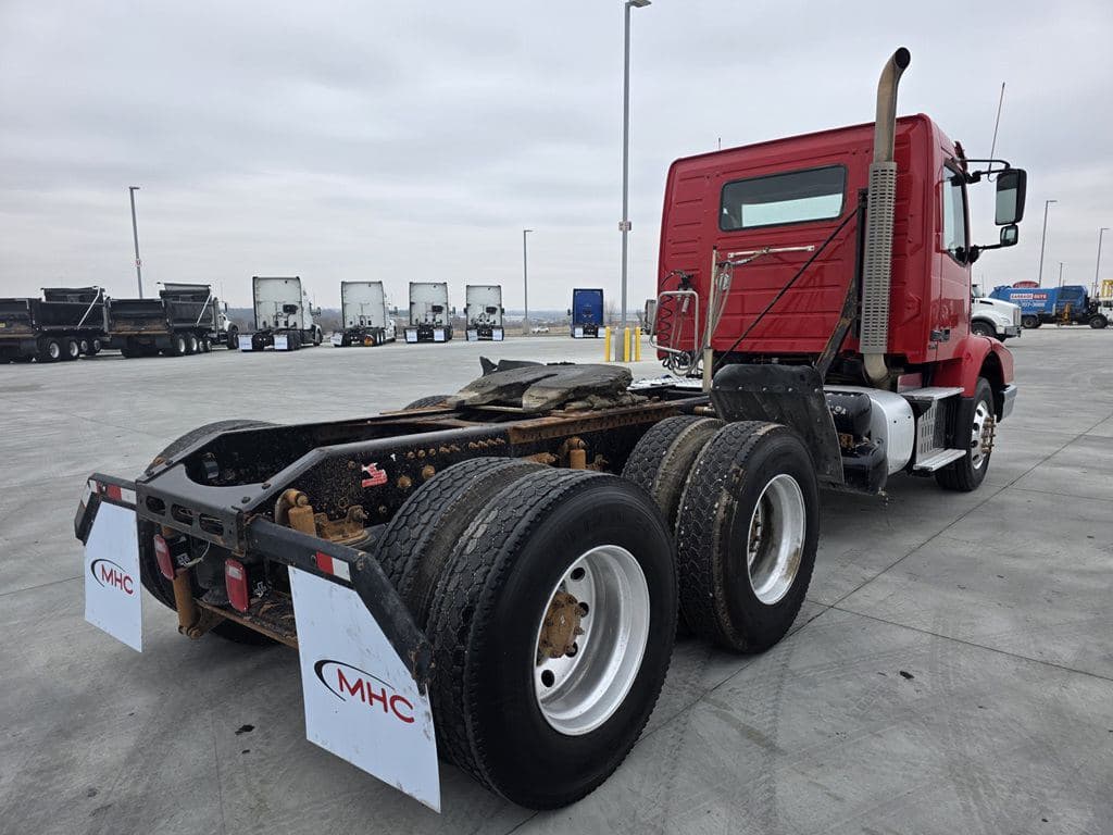 Used 2016 VOLVO VHD84BT image 8
