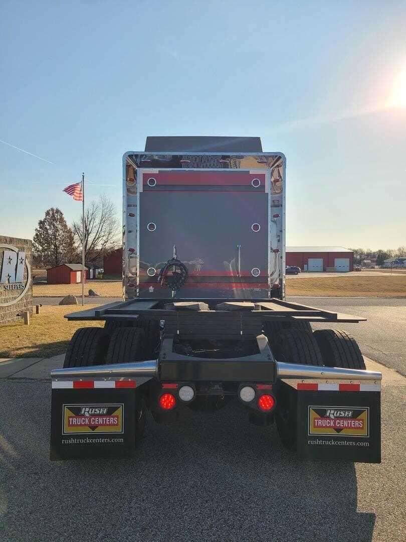 2025 Peterbilt 589 image 6