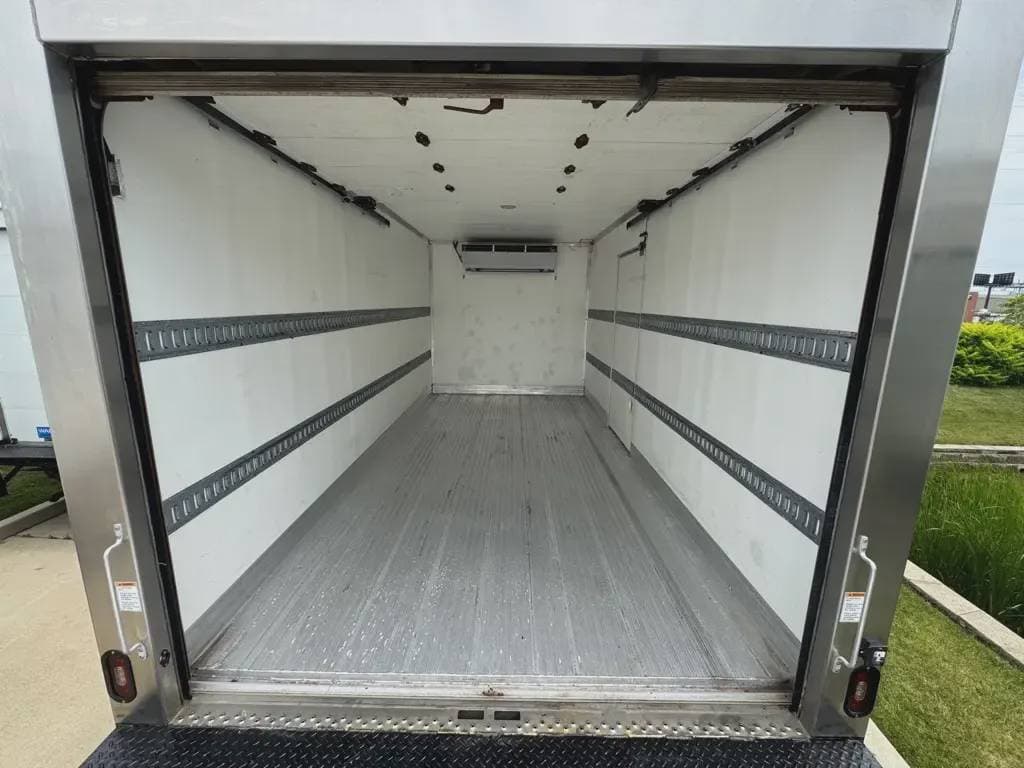 Used 2018 ISUZU Reefer/Refrigerated Truck, Catering Truck - Food Truck, Beverage Truck - NPR XD For Sale image 6