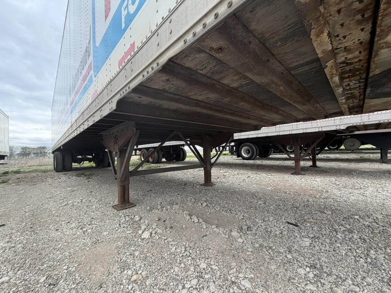 2015 Stoughton 53 ft Dry Van Trailer image 6