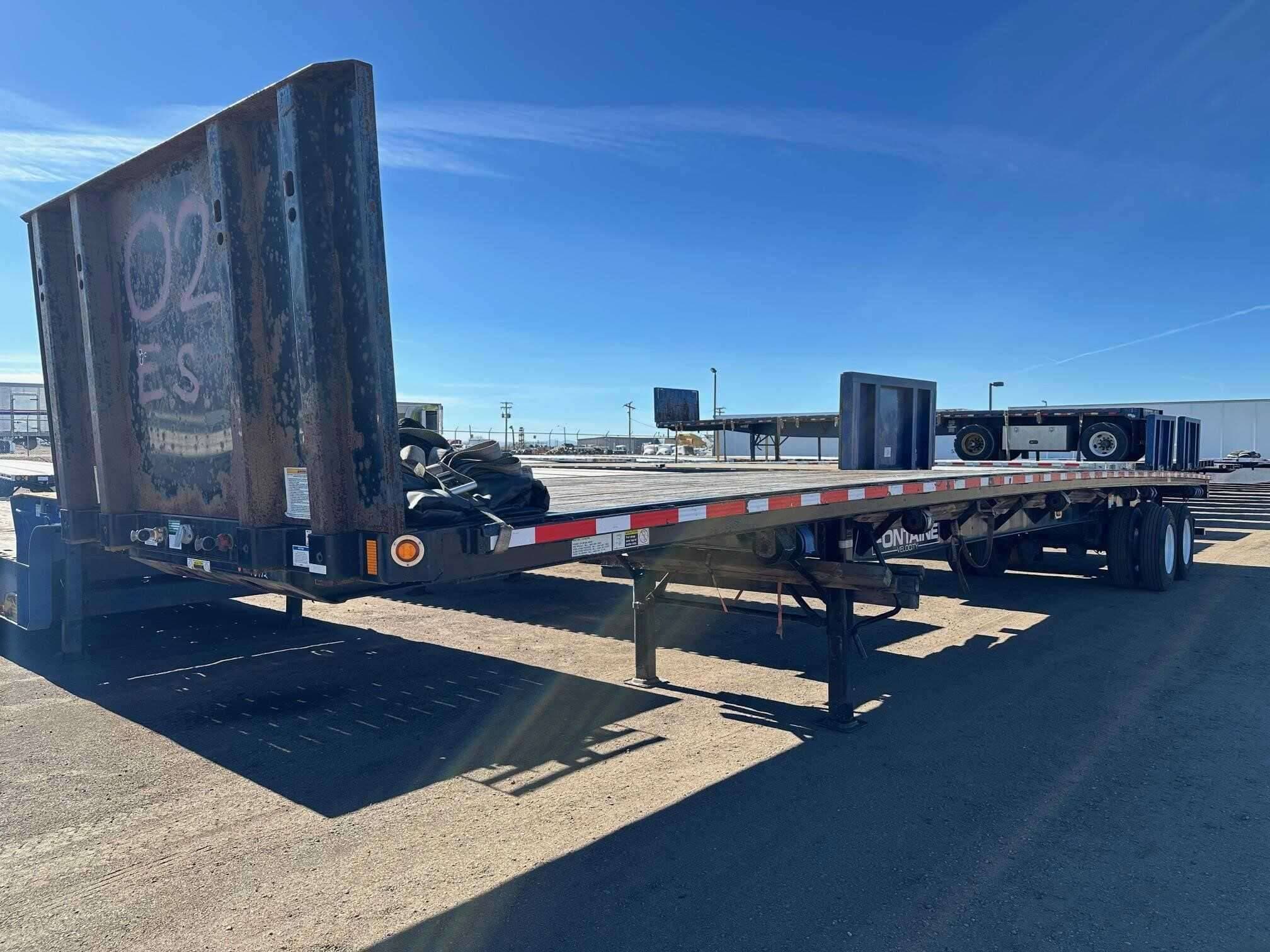 Used 2022 FONTAINE VELOCITY 48' STEEL FLATBED, WOOD DECK, SPRING RIDE Flatbed Trailer in Henderson, CO image 4