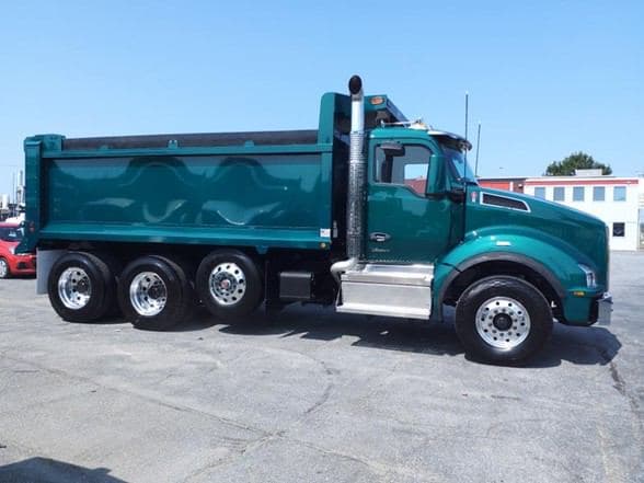 2025 Kenworth T880 image 2