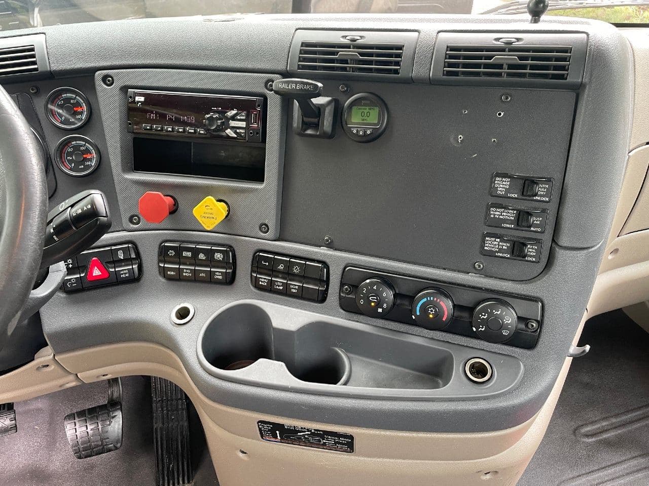 2018 Freightliner Cascadia 125 image 24