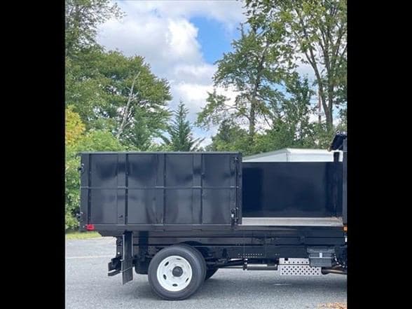 2024 Isuzu NRR image 26