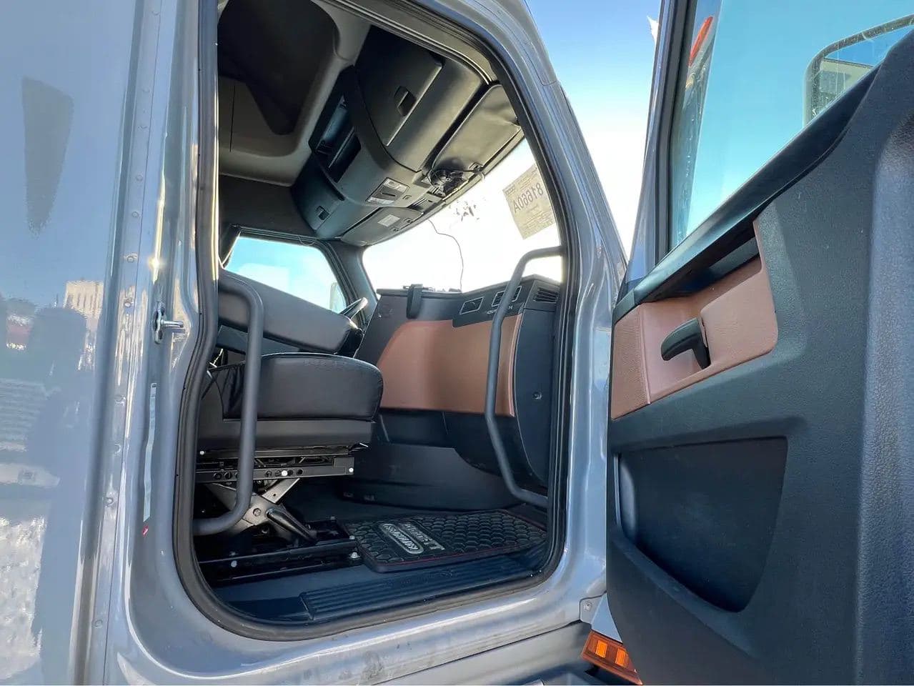 2023 Freightliner Cascadia 126 image 6