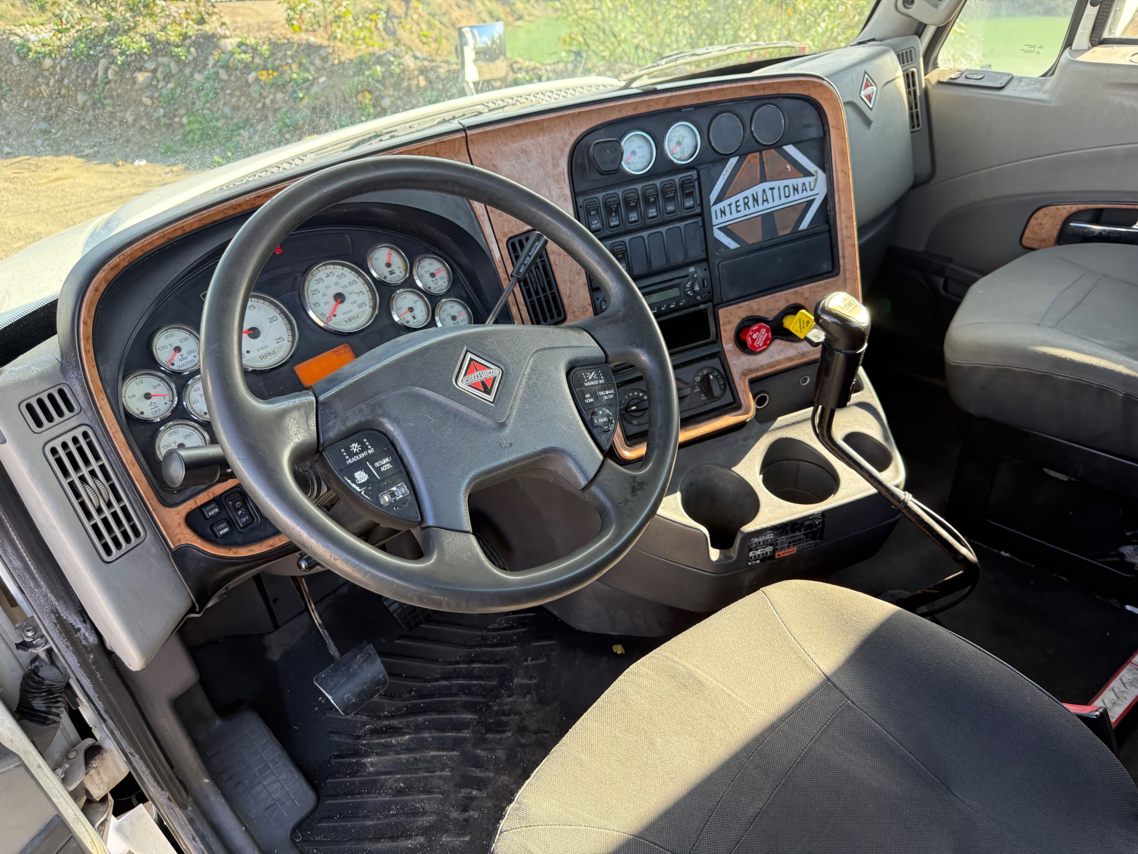 2014 International LF687 image 13
