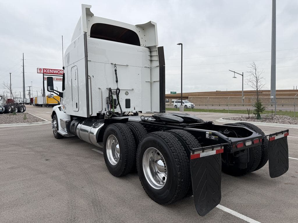 Used 2019 PETERBILT 579 image 12