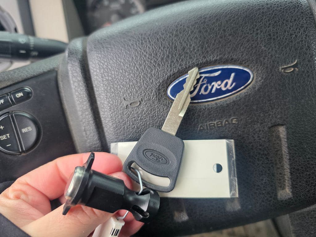 2009 Ford F-550SD XLT DRW image 22
