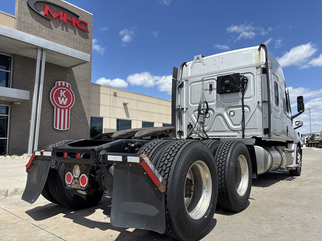 Used 2022 FREIGHTLINER PT126064ST image 21