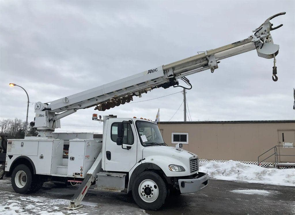 2015 Freightliner M2-106 image 1