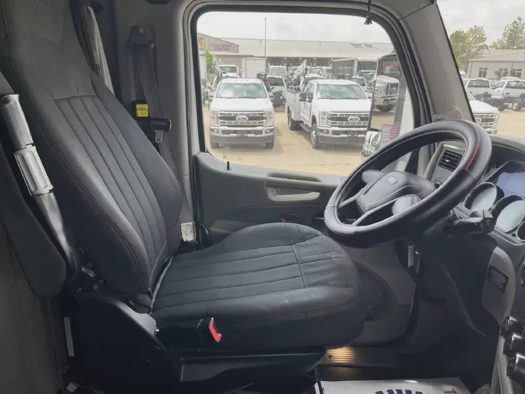 2022 Peterbilt 579 image 6