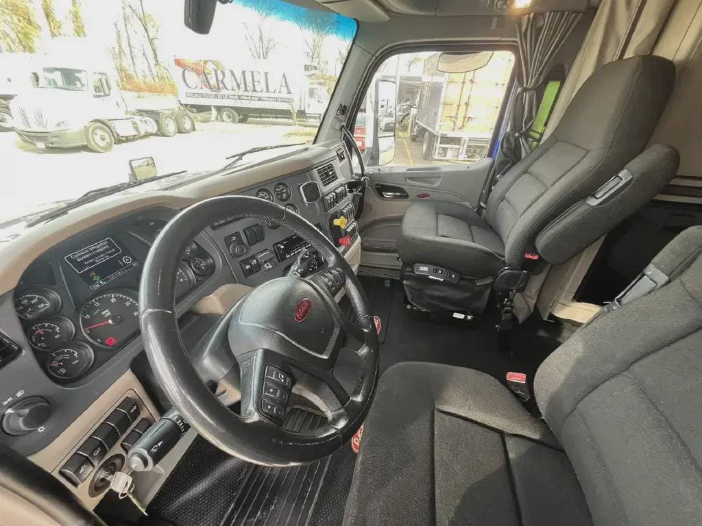 2022 Peterbilt 579 image 4