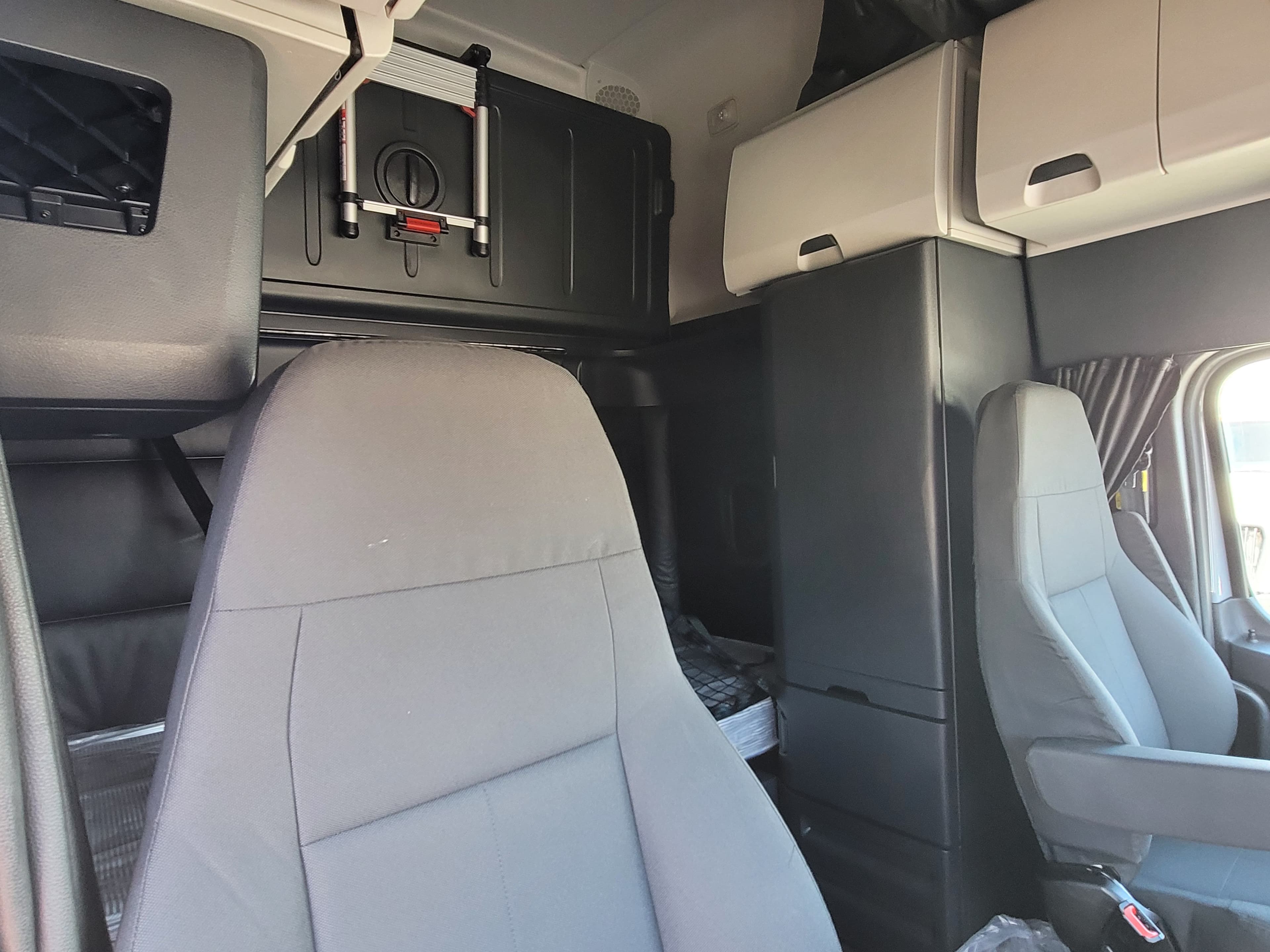 2023 Freightliner Cascadia 126 image 9