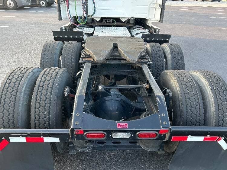 2022 Volvo VNL image 6