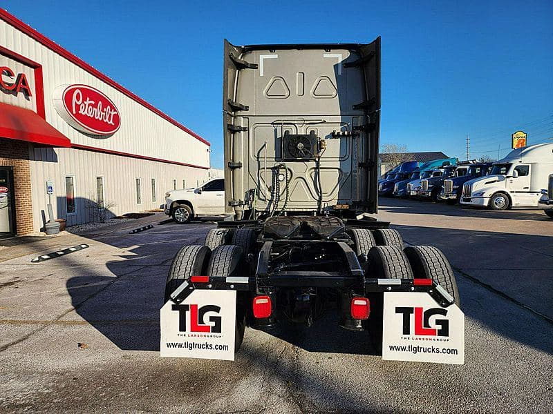 2022 FREIGHTLINER CASCADIA 126 image 6
