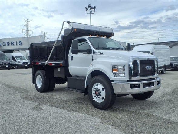 2027 Ford F750 SD image 1