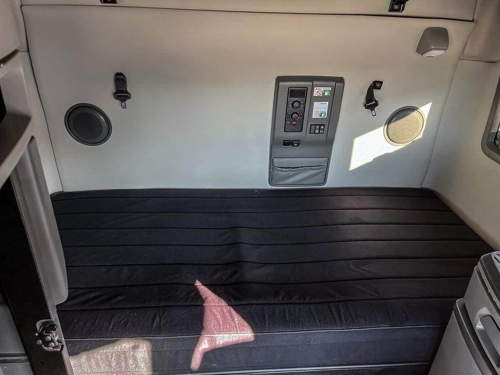 2024 Volvo VNL64T760 image 7