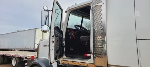 2005 WESTERN STAR 4900 image 4