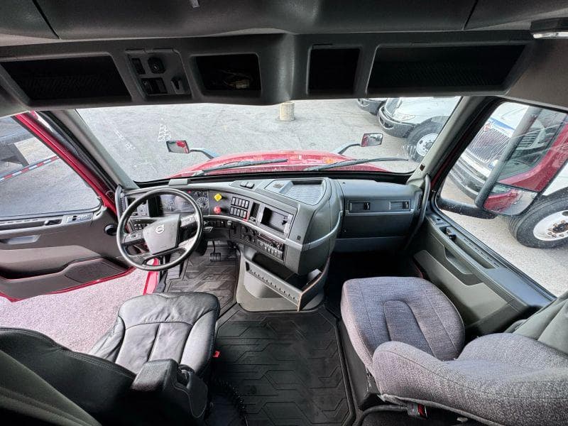 2021 Volvo VNL image 40