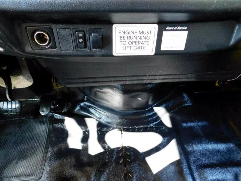 2018 Hino 338 image 23