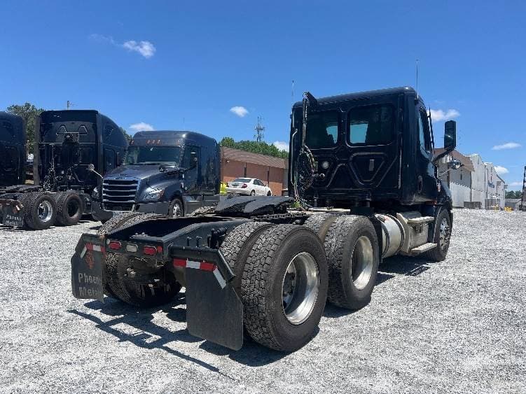 2019 Freightliner Cascadia 126 Day Cab Truck - 455HP, 12 Speed Automatic image 7