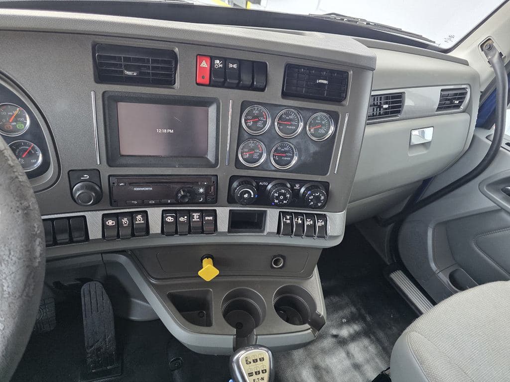 Used 2018 KENWORTH T880 image 6