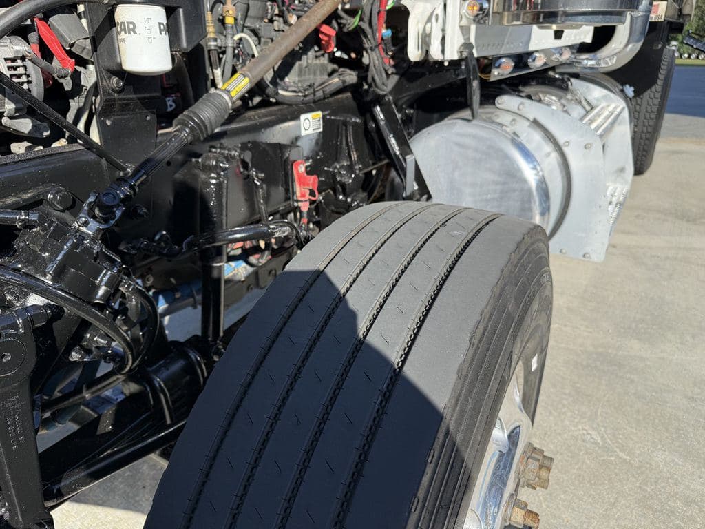 Used 2024 PETERBILT 389 image 24