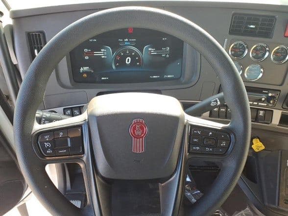 2025 Kenworth T880 image 15