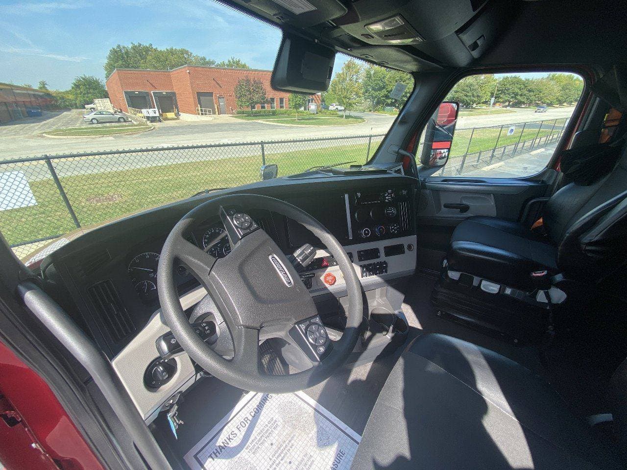 2020 FREIGHTLINER Cascadia CA126 Tandem Axle Sleeper image 11