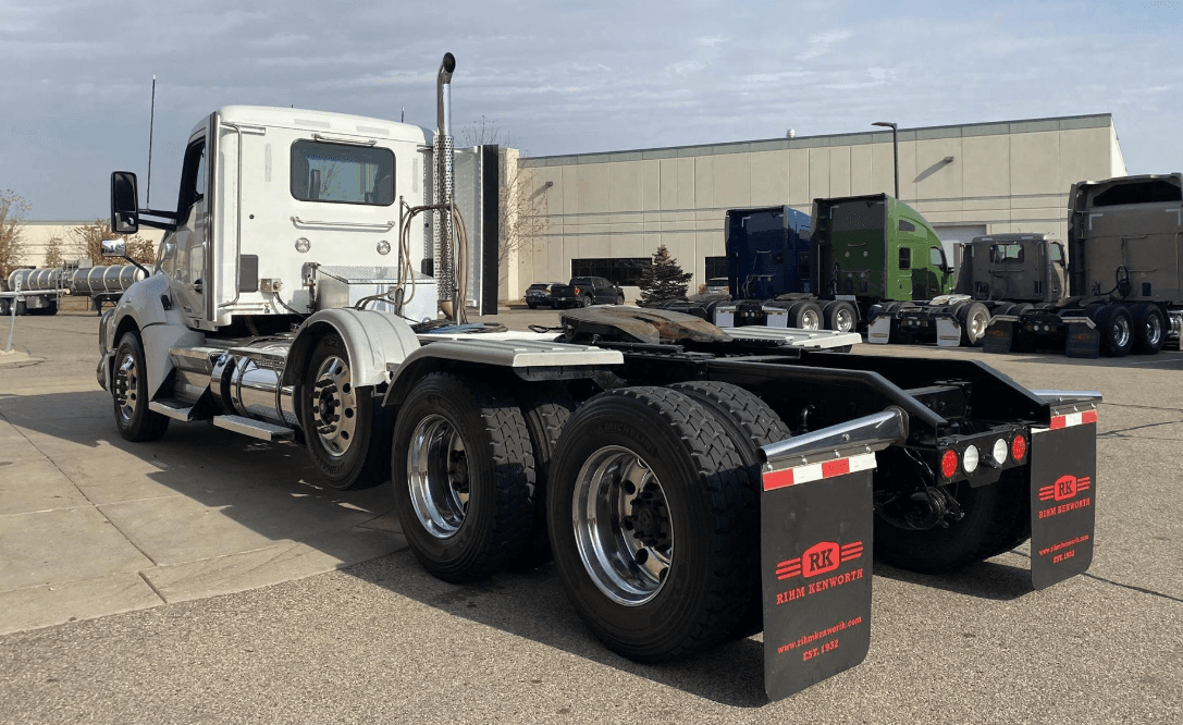 2021 Kenworth T680 image 3