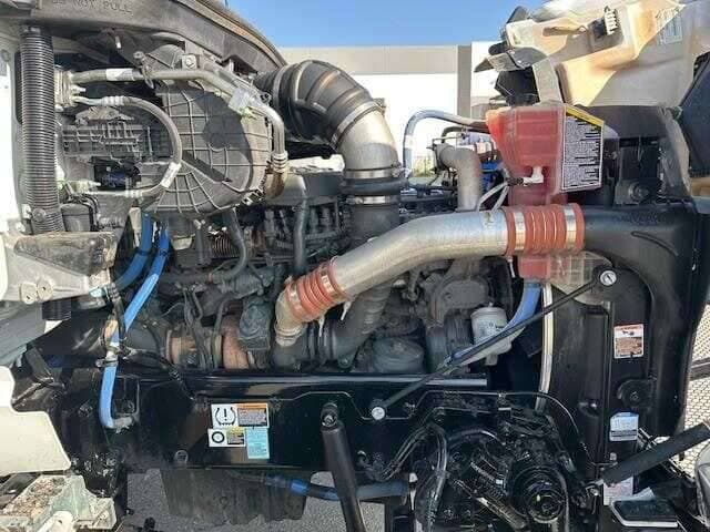 2023 Kenworth T880 image 7