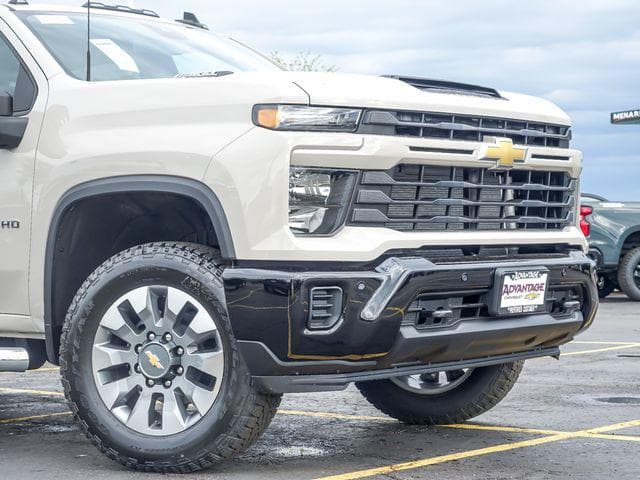 2026 Chevrolet Silverado 2500HD Custom image 3