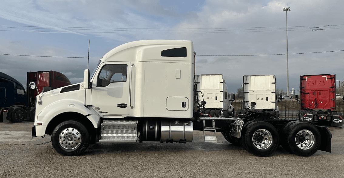 2020 Kenworth T880 image 2