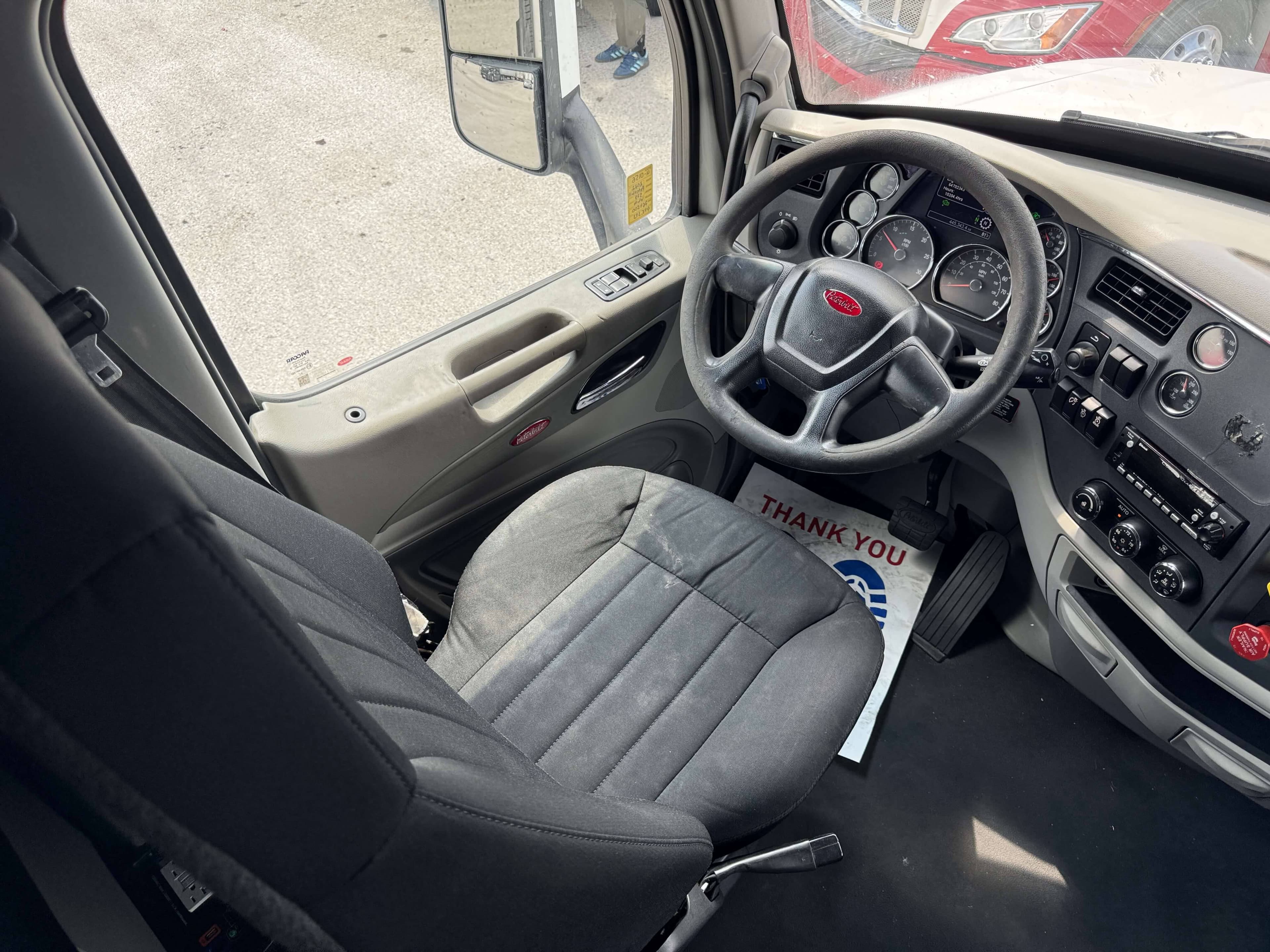 2022 Peterbilt 579 image 15