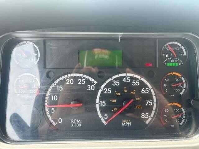 2017 Freightliner M2 image 3