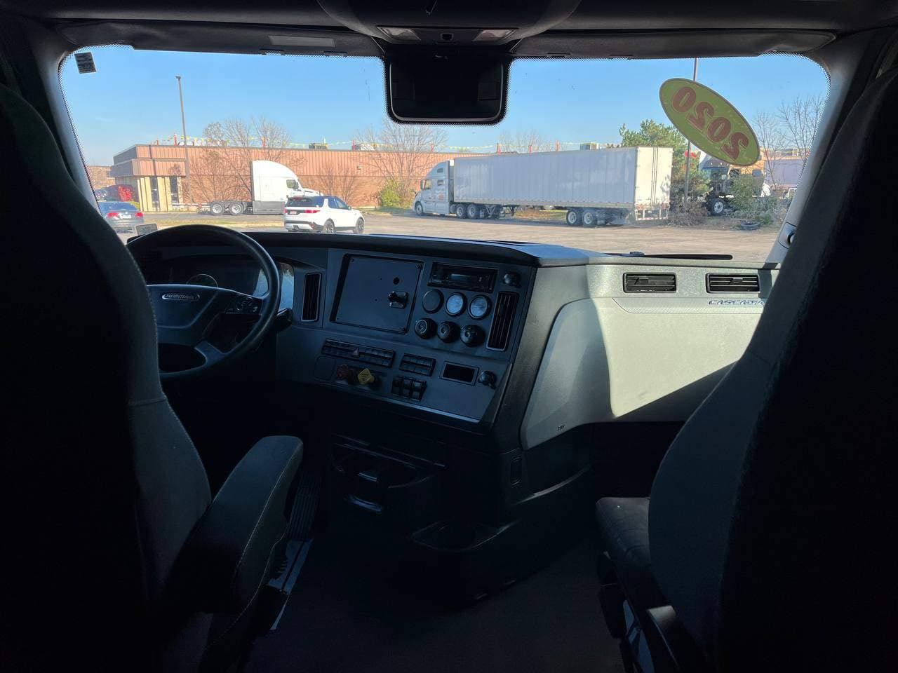 2020 Freightliner Cascadia image 12